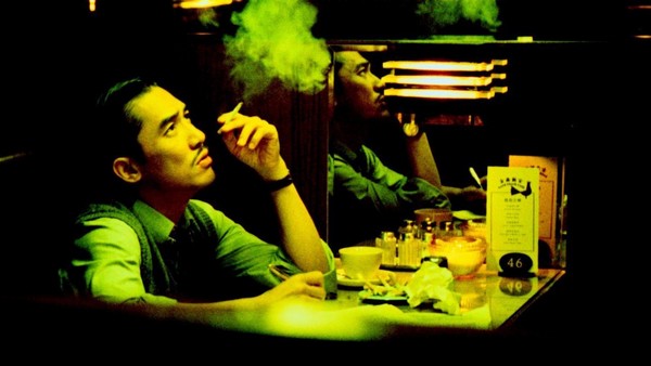 Wong Kar-wai, ou l&rsquo;art de la mise en scène des frustrations amoureuses, du désir contrôlé et destructeur dans 2046 et In the Mood for Love. Comment ces deux films deviennent un dialogue d&rsquo;une liste de peut-être?