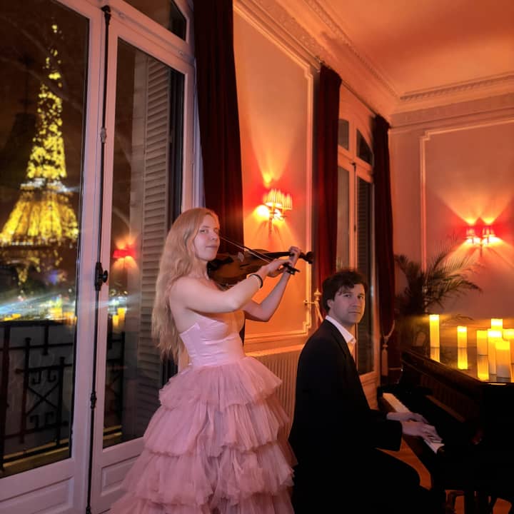 Concert de musiques de films à Paris, avec violon et piano en direct face à la Tour Eiffel – Magic Concert au Conservatoire Serge Rachmaninoff, juin 2025