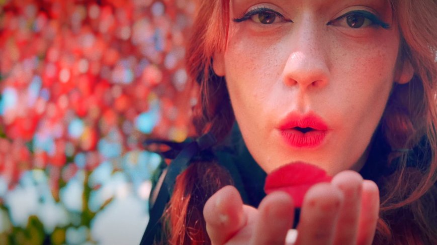 At a Cost : &Tilly transforme les adieux en refuge émotionnel