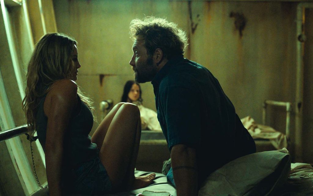 Dangerous animales © Mark Taylor Animal Holdings Pty Ltd.