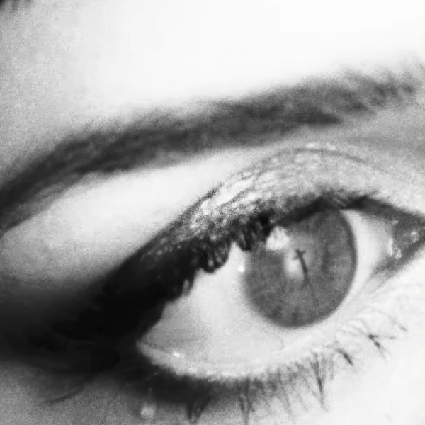 Faust et son DIES IRAE, la claque gratuite de la chanteuse qui cartonne sur les réseaux. Avis aux cinéphiles !