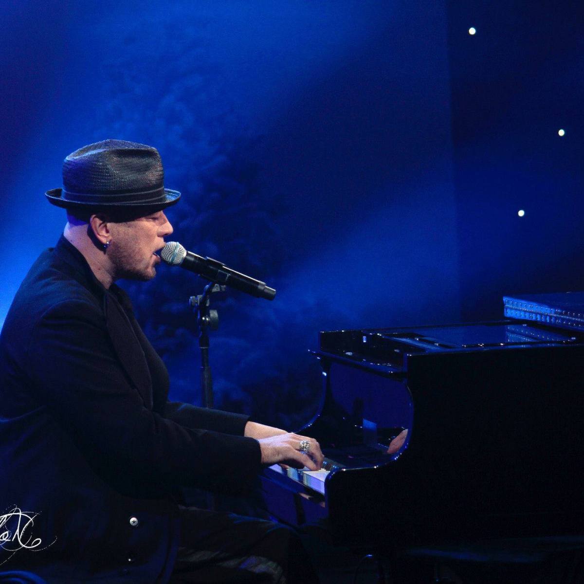 Pascal Obispo prépare une anthologie de la chanson française entre duos inédits, pause santé et retour à la peinture