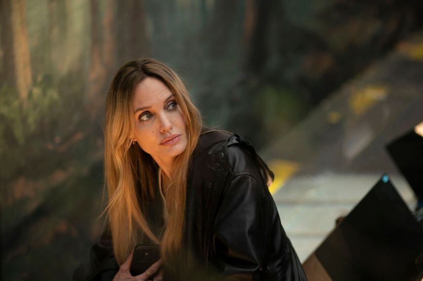 Coutures, entre contemplation et mise à nu du monde fermé de la monde.